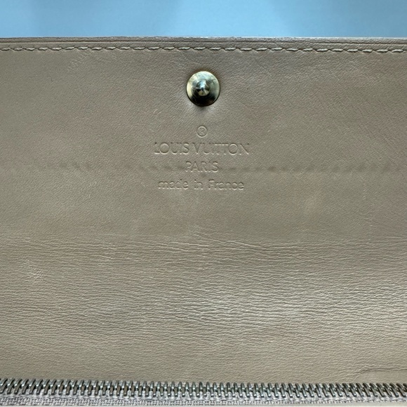 **SOLD**Louis Vuitton Vernis Sarah Wallet - Picture 10 of 13